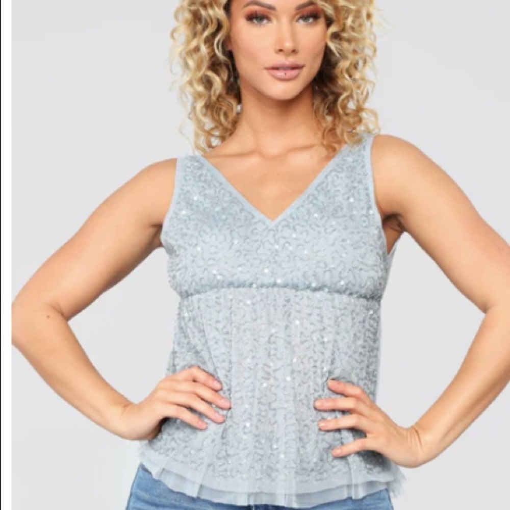 Top never worn fashion nova size small